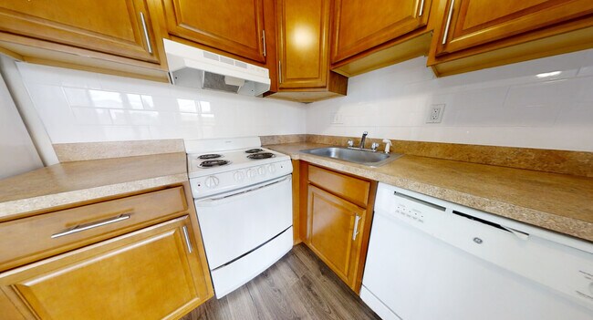 Building Photo - 10 Boylston Pl