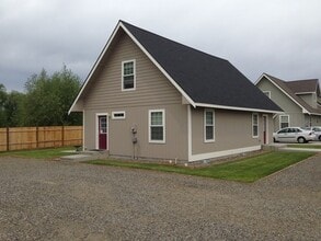 Building Photo - 309 W Helena Ave