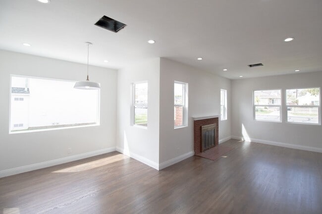 Foto del edificio - 17016 Van Ness Ave