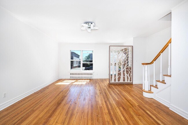 Foto del edificio - 60-12 171st St