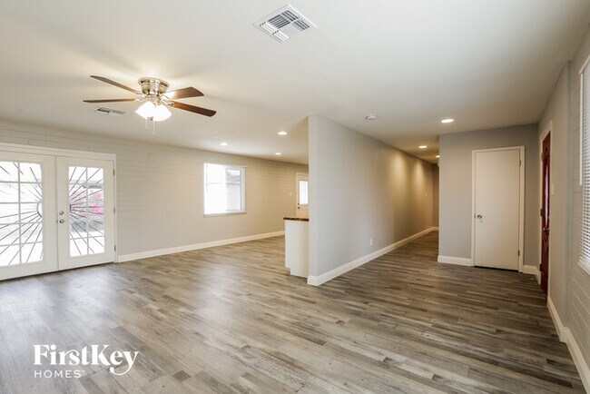 Building Photo - 5361 N 61st Dr
