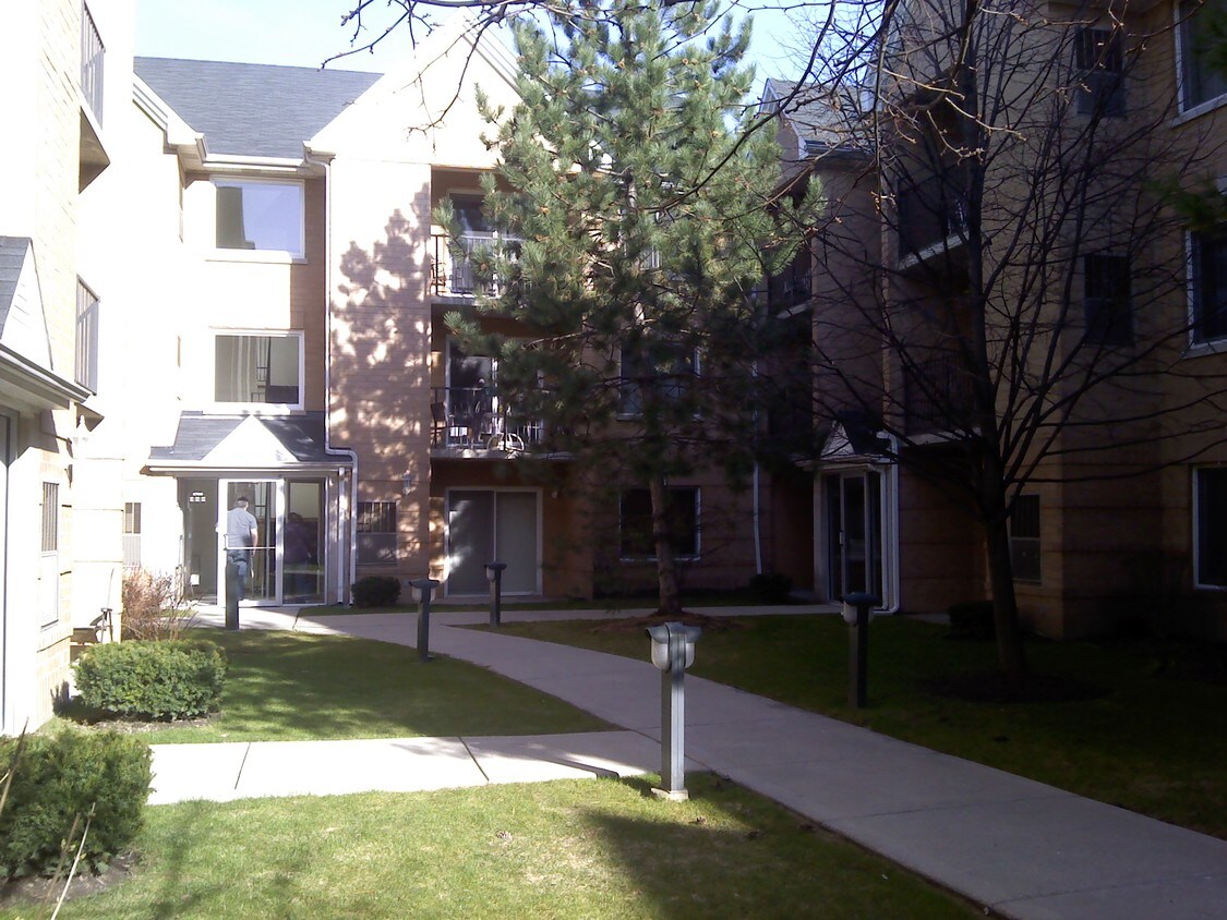 Foto principal - 8700 W Evelyn Ln