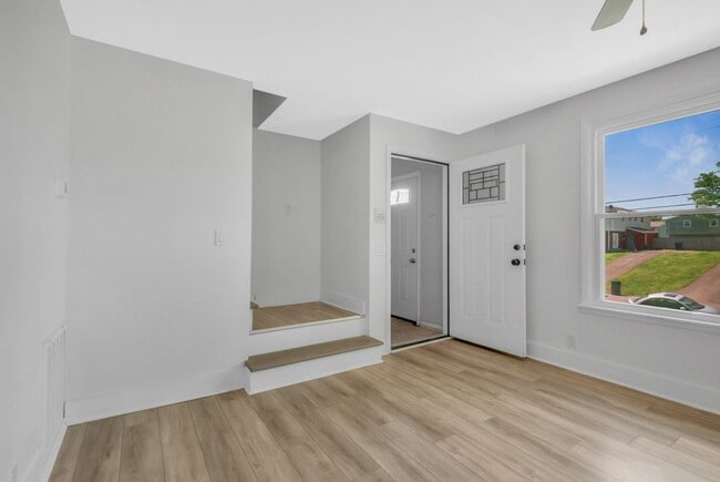 Building Photo - 738 McPherson Dr