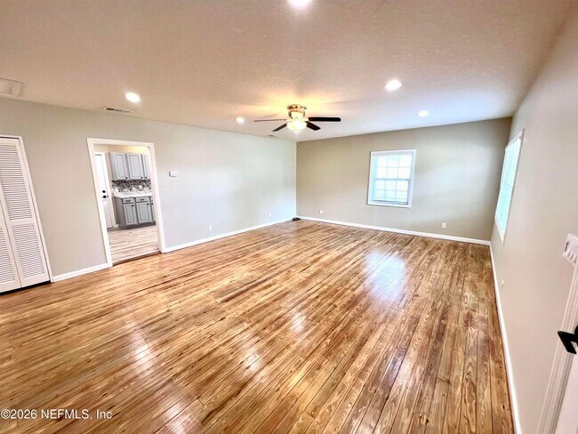 Foto del edificio - 804 W 2nd St