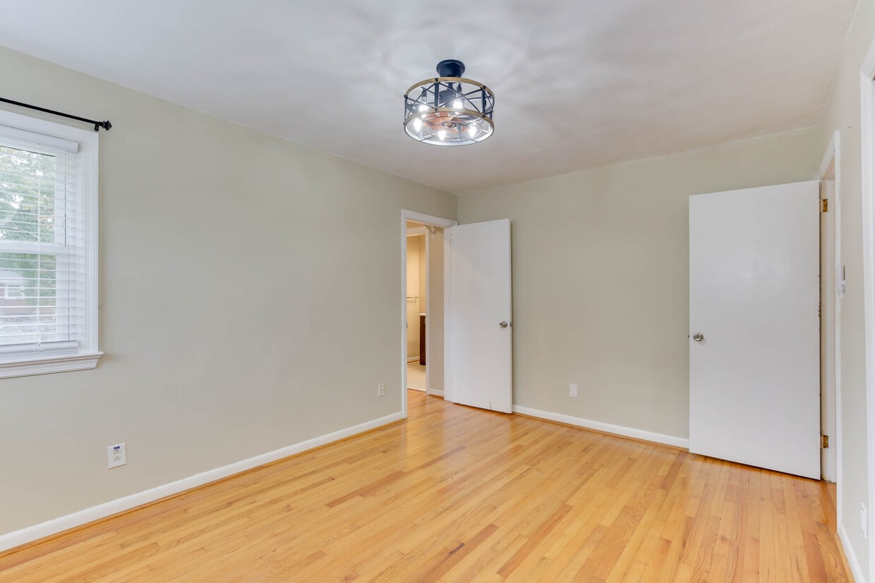 Foto principal - 1701 Meredith Rd