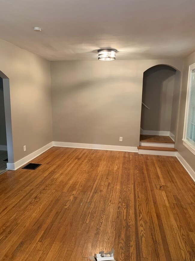 Building Photo - 1410 Calvin Ave