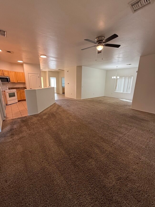 Building Photo - House For Rent