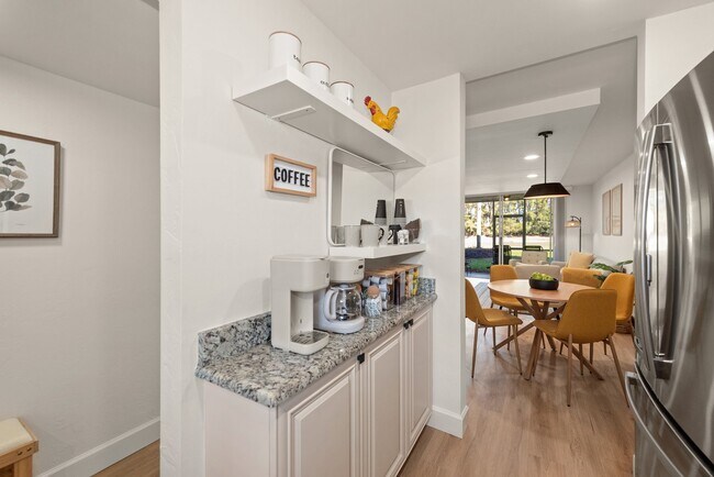 Foto del edificio - 501 Forest Lakes Blvd