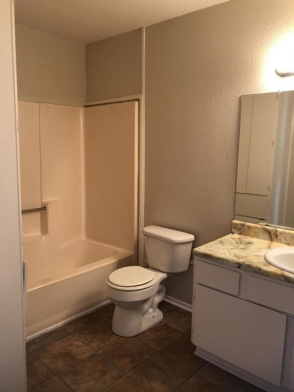 Building Photo - 2124 Sanger