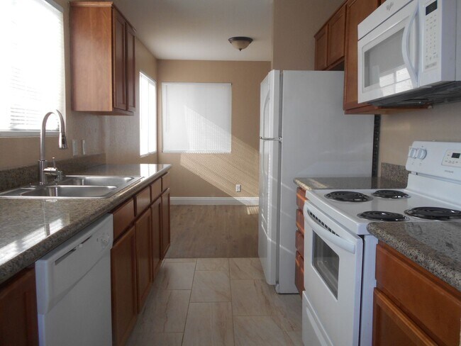 Foto del edificio - Beautiful Condo located in the heart of La...