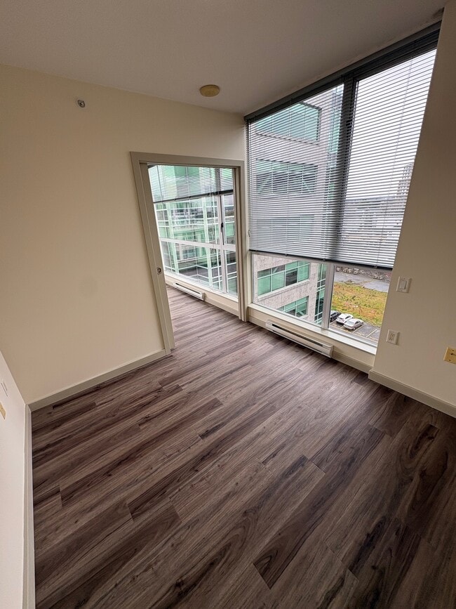 Building Photo - 732 Cormorant St