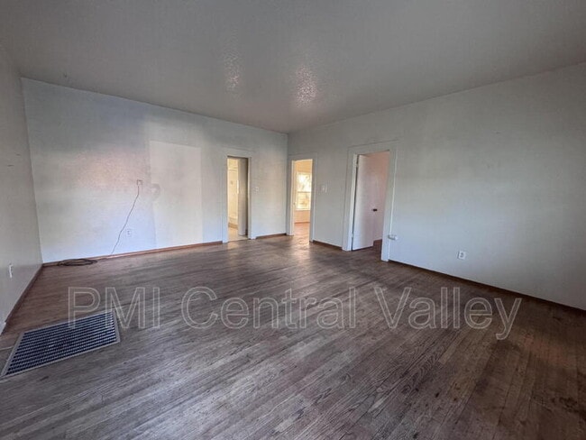 Building Photo - 1141 N Sierra Nevada St