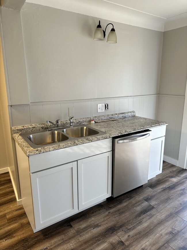 Building Photo - 49 Neome Dr