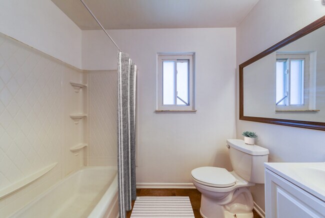 Baño - 6317 Grovenburg Rd