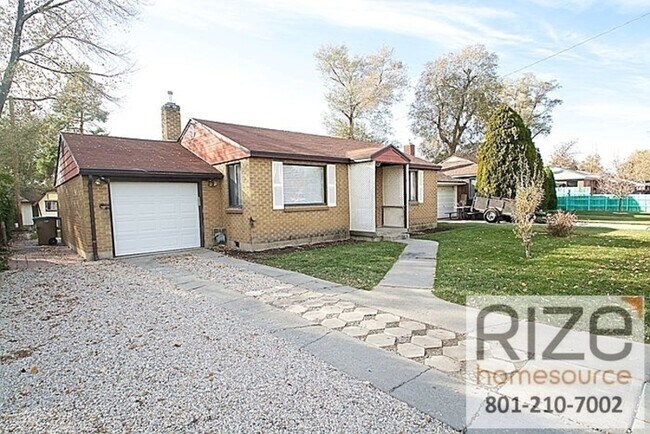Foto del edificio - 1172 S Redwood Dr