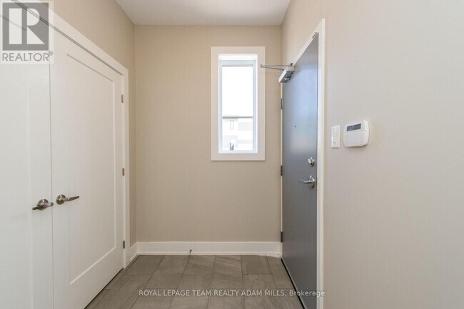 Building Photo - 423 Ravenhill Ave