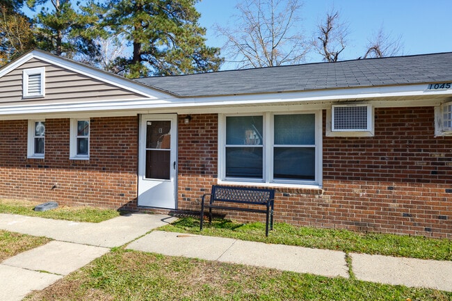 Building Photo - 1049 Rulnick St