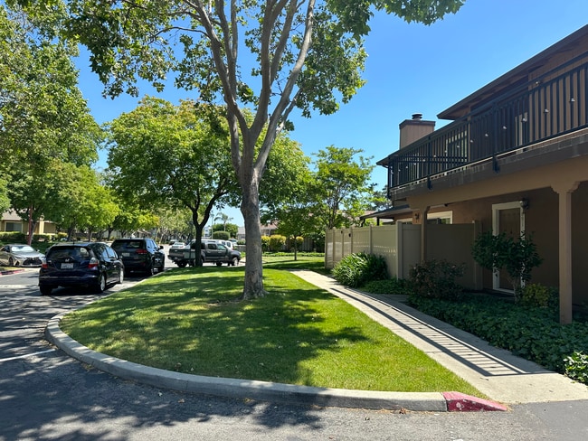 Building Photo - 691 Whitewater Ct
