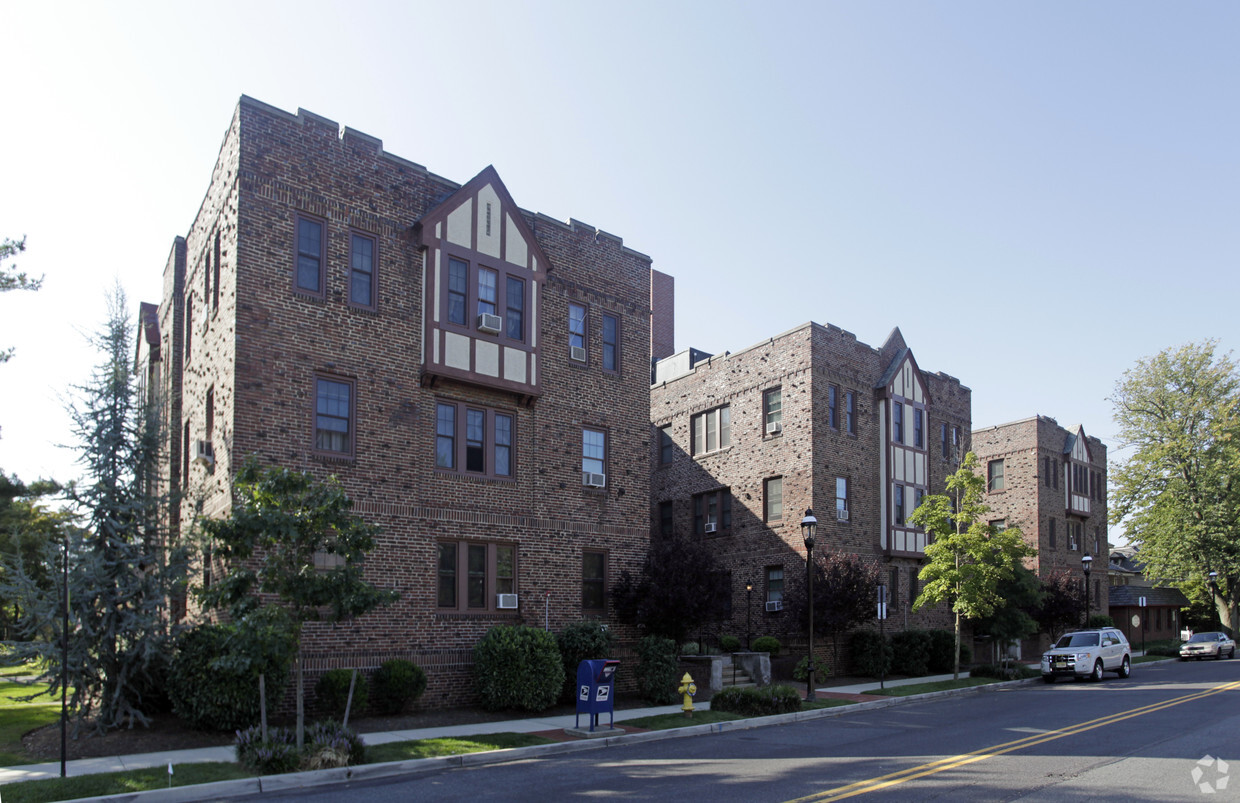 Haddon Court - Haddon Court Apartments