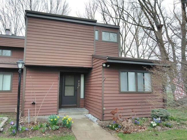 Building Photo - 717 Idlewood Blvd