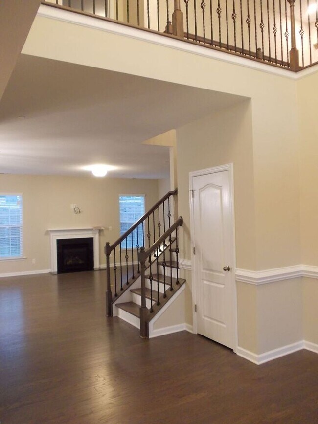 Foto del edificio - Spacious 4 Bedroom Home in Cox Mill School...