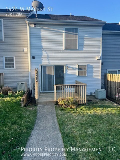 Building Photo - Modern 2 Bed Townhome with Prime Location ...