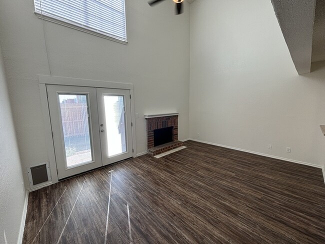 Foto del edificio - 2 story townhome