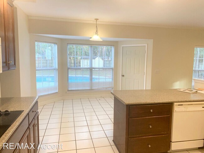 Building Photo - 5 br, 2.5 bath House - 197 Oak Pointe Drive