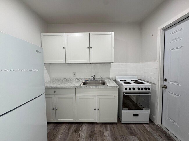 Foto del edificio - 8201 Abbott Ave