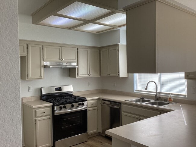 Building Photo - 1450 La Jolla Way