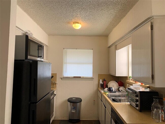 Building Photo - 507 N Walnut Creek Dr