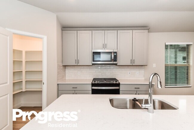 Foto del edificio - 1413 Rolling Fox Dr