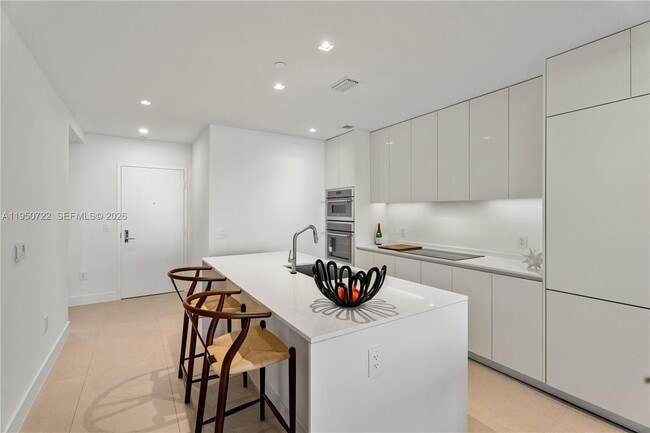 Foto del edificio - 700 NE 24th St