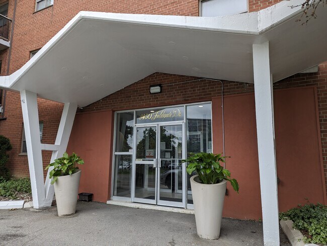 Photo du bâtiment - 3450-3450 Fieldgate Dr