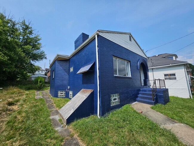 Photo - 415 N 4th St House