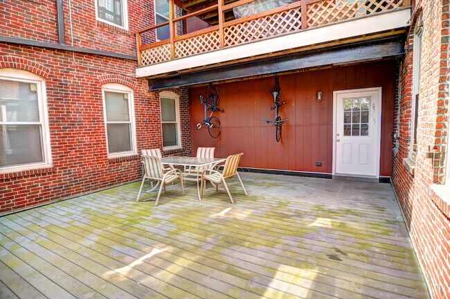 Shared outdoor space. This is a great spot to spend a little outdoor time. It's also a secure location to store your bikes. - 150 Liverpool Street