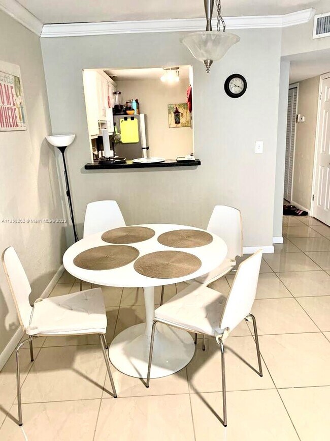 Foto del edificio - 1817 S Ocean Dr