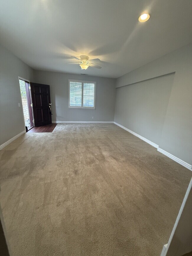 Foto del edificio - Beautiful and spacious ADU - Includes ALL utilities except internet/cable.  Newly painted, new ap...