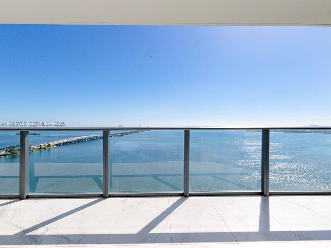 Foto principal - 3131 NE 7th Ave