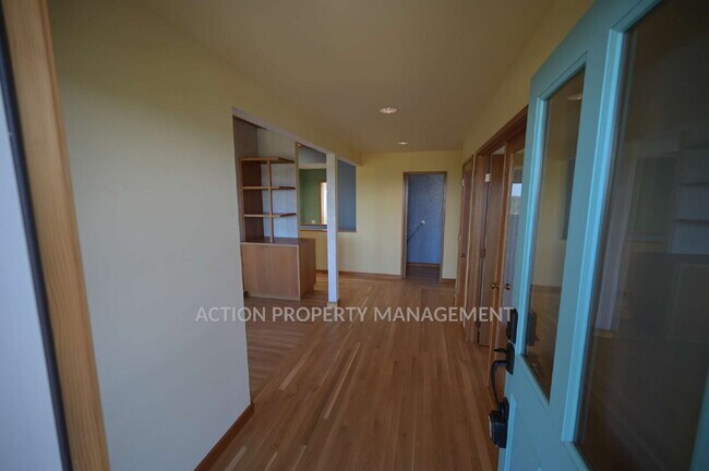 Building Photo - 2 bed 2.5 bath home in Dungeness Heights, Sequim