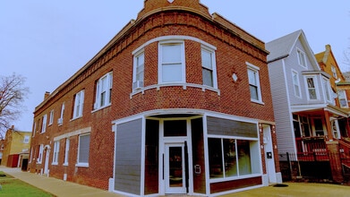 Building Photo - 2237 N Hamlin Ave