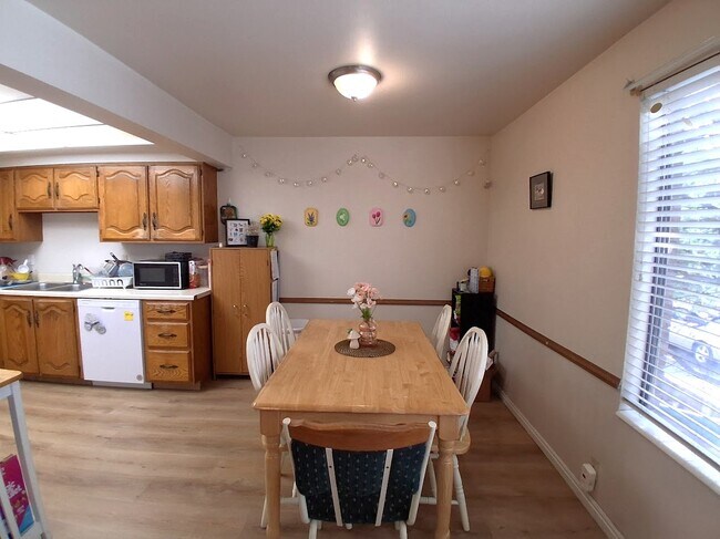 Foto del edificio - 241 E 400 N