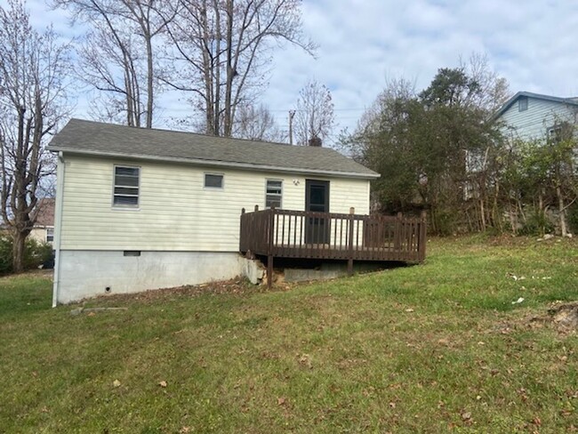 Building Photo - Pigeon Forge 37863 - 2 bedroom, 1 bath hom...