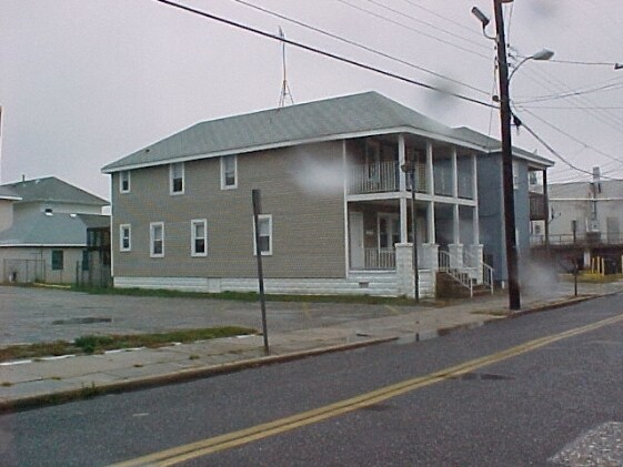 Building Photo - 413 E Glenwood Ave
