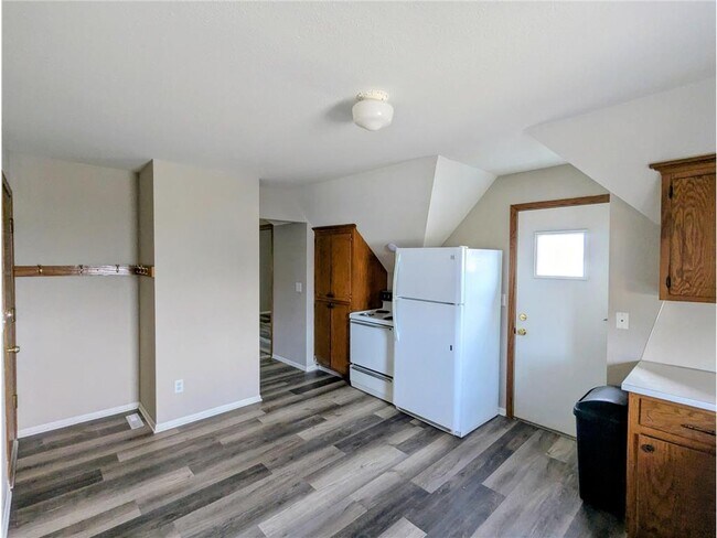 Foto del edificio - 825 Jessamine Ave E