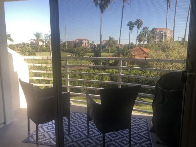 Foto del edificio - 6011 Bahia Del Mar Blvd S