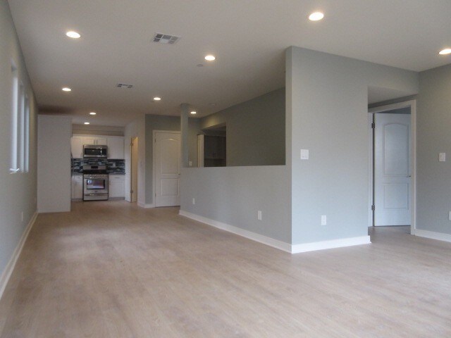 Foto principal - 625 N Mariposa Ave