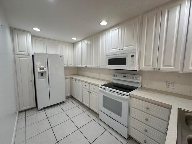 Building Photo - 7776 Andora Dr