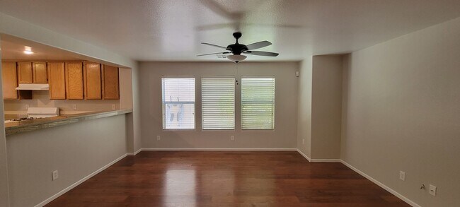 Foto del edificio - Executive Living Don't Miss Out 4 bdrm