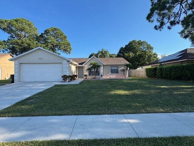 Foto del edificio - 895 Wandering Pine Trail